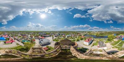 aereo pieno senza soluzione di continuità sferico hdri 360 panorama al di sopra di rovinato abbandonato Chiesa con archi senza tetto nel equirettangolare proiezione con zenit e nadir, pronto per vr virtuale la realtà soddisfare foto