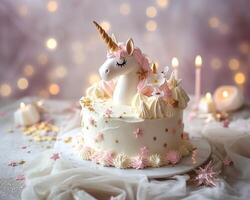 ai generato torta con unicorno e candele su un' sfondo di bokeh foto
