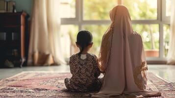 ai generato musulmano madre e figlia preghiere nel casa, Ramadan preghiere , islamico concetto foto