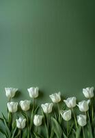 ai generato superiore Visualizza di bianca tulipani su un' verde sfondo foto