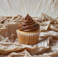 ai generato un' Cupcake con cioccolato glassa seduta nel davanti di un' bianca sfondo foto