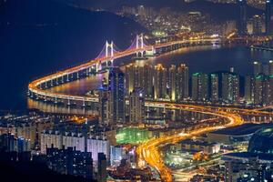 busan paesaggio urbano gwangan ponte a notte foto