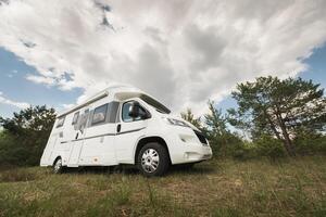 un' vacanza viaggio nel un' camper, un' riposo nel un' furgone foto