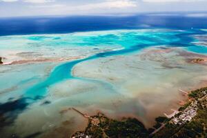 il Visualizza a partire dal il uccelli occhio Visualizza su il costa di maurizio. sorprendente paesaggi di mauritius.bellissimo corallo scogliera di il isola foto