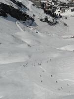 alto alpino sciare la zona nel il francese Alpi foto