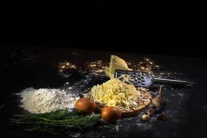 preparazione di il processi di cucinando formaggio palle con aglio e aneto su un' nero sfondo foto