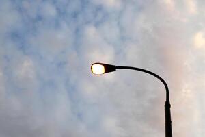 lanterna per illuminante il la zona a notte. foto