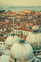 cupole di basilica san marco nel Venezia. foto