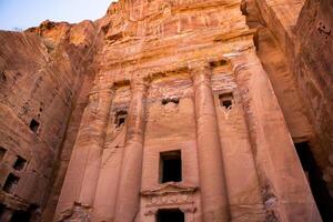 bellezza di rocce e antico architettura nel petra, Giordania. antico tempio nel petra, Giordania. foto