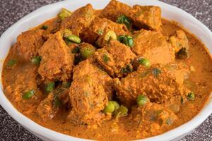 assaporare il squisito agnello o Manzo curry rendang, pronto per essere apprezzato su eid al-adha, cattura il essenza di celebrazione nel un' Perfetto foto, in mostra culinario padronanza e festivo indulgenza foto