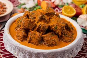 assaporare il squisito agnello o Manzo curry rendang, pronto per essere apprezzato su eid al-adha, cattura il essenza di celebrazione nel un' Perfetto foto, in mostra culinario padronanza e festivo indulgenza foto