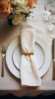 ai generato tovagliolo pieghevole ispirazione, vacanza tavolozza, formale cena tavolo ambientazione, elegante arredamento per nozze festa e evento decorazione foto