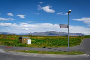Islanda viaggio vedendo paesaggio tutti e due naturale e nel il città ambiente - d'oro cerchio turismo nel Islanda - in viaggio nel settentrionale mondo fra Europa e America foto