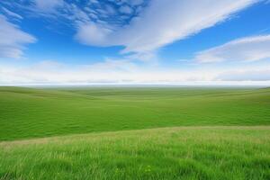 ai generato un' mozzafiato paesaggio rivela un' rotolamento pendenza coperto nel lussureggiante verde erba, armonizzante con il espansivo blu cielo e morbido nuvole foto