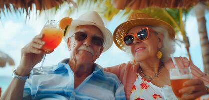 ai generato anziano coppia godendo tropicale bevande su spiaggia vacanza, allegro la pensione stile di vita, anziano viaggio foto