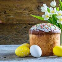 Pasqua uovo Panettone pane torta sfondo contento Pasqua primavera vacanza tulipano foto