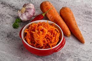 coreano carota insalata nel il ciotola foto