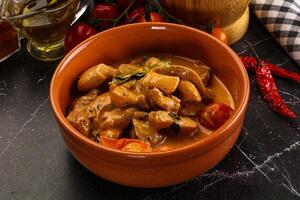 tailandese tom yum la minestra con pollo foto