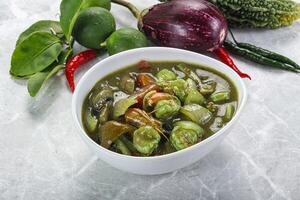 tailandese verde curry con gamberetto foto