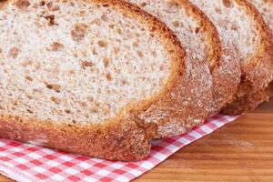 pane su bianco foto