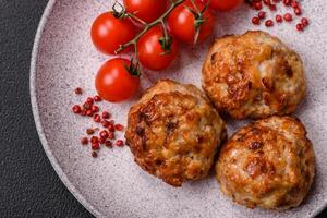 delizioso fresco fritte tritato pesce cotolette con spezie e erbe aromatiche foto