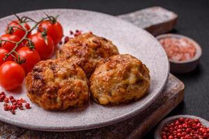 delizioso fresco fritte tritato pesce cotolette con spezie e erbe aromatiche foto