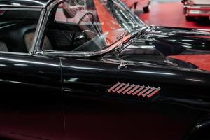 sinsheim, germania - 16 ottobre 2018 technik museum. classica auto storica di lusso nera in ottime condizioni foto