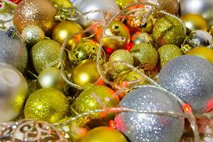 Natale sfondo con bolle, colorato Natale luci, Natale decorazioni foto