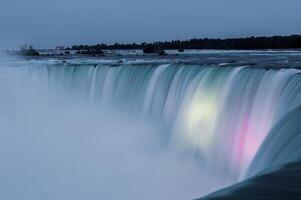 il bellezza e imponenza di Niagara cascate nel Canada foto