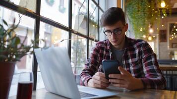 ai generato digitale nomade giovane uomo utilizzando smartphone e il computer portatile a il bar, Lavorando a distanza e tecnologia concetto foto