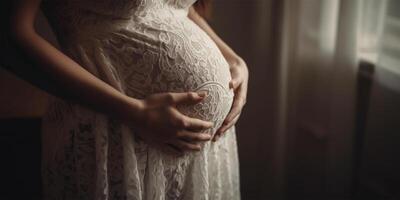 ai generato un' incinta donna culle sua pancia nel un' pizzo vestire, cattura il bellezza e anticipazione di maternità.materna abbraccio. foto