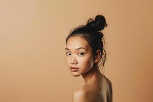ai generato ritratto di un' giovane asiatico donna con legato capelli su sua testa e spoglio le spalle su un' beige sfondo foto
