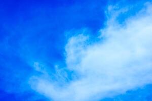 blu cielo e nuvole, blu cielo con nuvole foto