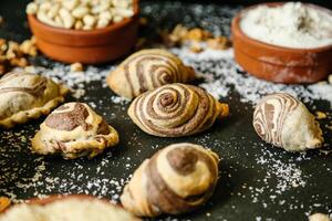 assortito pasticcini su un' tavolo foto