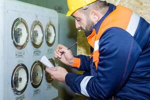 industriale lavoratore a il opera foto