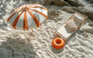 ai generato lettino e ombrello su un' impeccabile spiaggia per un' mare scappa foto