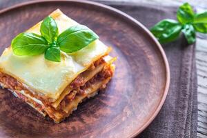 porzione di classico lasagne foto