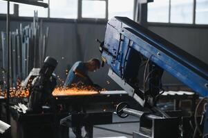 fabbrica lavoratore le misure il metallo profilo foto