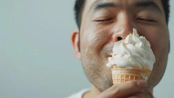 ai generato avvicinamento di il uomo assunzione un' mordere di delizioso ghiaccio crema, con il suo occhi chiuso e un' soddisfatto espressione su il suo viso, contro un' pulito bianca sfondo, generativo ai foto