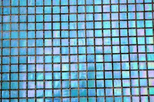 luminosa blu mosaico sfondo. olografico struttura. foto