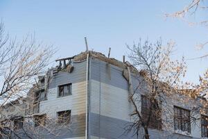 parte di il distrutto costruzione, il esplosione distrutto un' Residenziale costruzione, il catastrofe di il conseguenze di il terremoto. foto