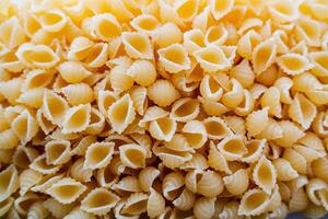 pasta Visualizza a partire dal sopra. avvicinamento di pasta. Grano cibo, giallo colore. foto