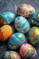ai generato multiplo colorato Pasqua uova, spazio per il testo, nel il stile di leggero turchese e buio oro, marmo, bianca sfondo, biologico geometrie. generativo ai foto