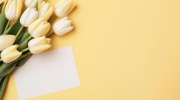 ai generato pallido giallo sfondo con un' mazzo di bianca tulipani e un' saluto carta, gratuito spazio per testo foto