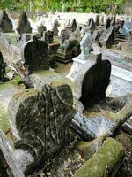 antico tombe su il indonesiano isola di Giava foto