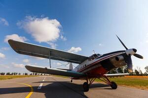 antonov an-3t, il aereo. leggero aereo ritorno per terra dopo lancio foto