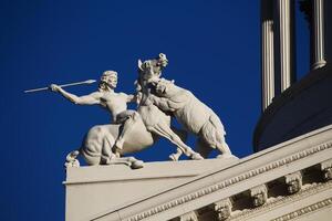 sacramento, circa, 2015 - statua dettaglio su superiore di California stato capitale edificio foto