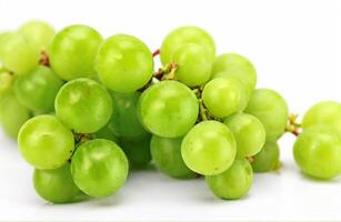 ai generato verde uva su bianca sfondo foto