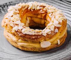 il giro torta con riparatore e crema pasticciera foto