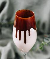 latte cioccolato cocktail nel bellissimo bicchiere foto